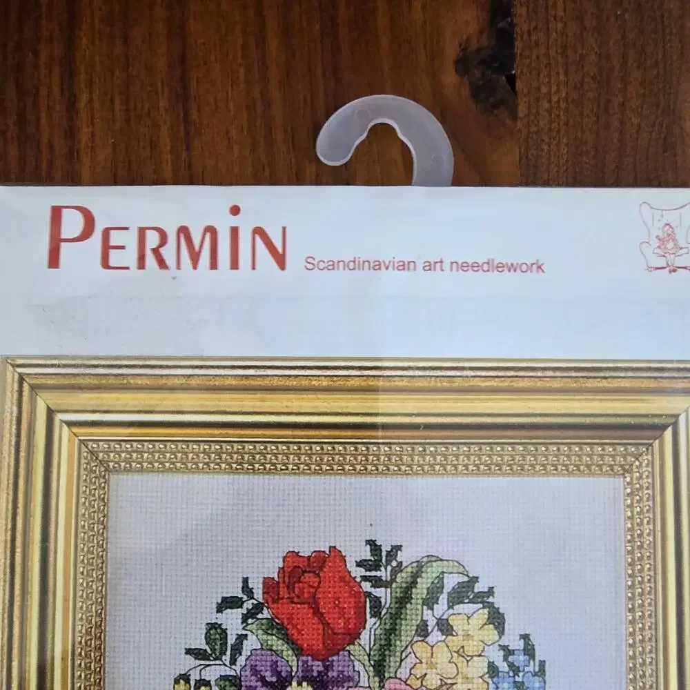 Permin of Copenhagen Flowers Circle Cross Stitch Kit  8